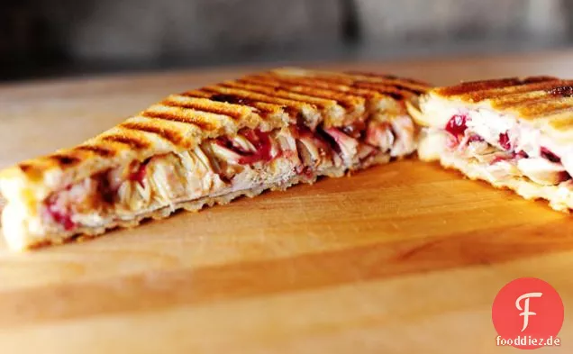 Übrig gebliebener Truthahn und Schweizer Panini