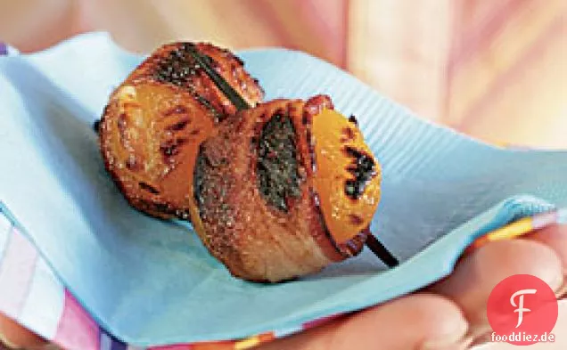 Mit Speck umwickelte gefüllte Aprikosen