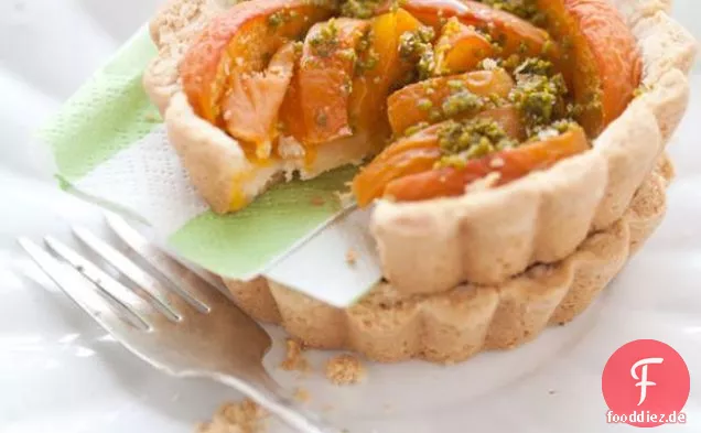 Aprikosen-, Pistazien- und Zitronen-Shortbread-Torte