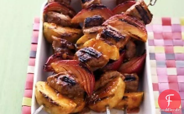 Gegrillte Schweinefleisch-Apfel-Kebabs