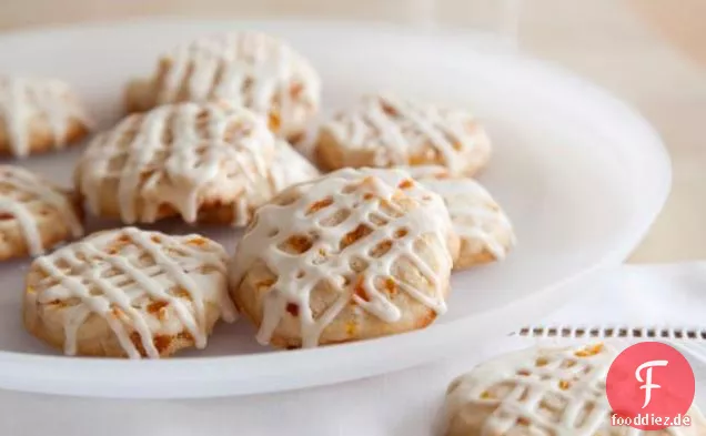 Aprikosen-Nuss-Kekse mit Amaretto-Zuckerguss