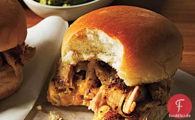 Gegrillte Hähnchen-Sliders und Aprikosen-Chutney-Aufstrich