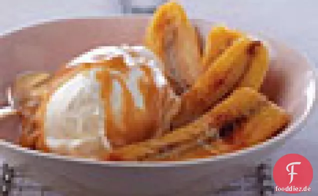 Sautierte Bananen mit Kardamom-Pralinensauce