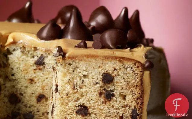 Bananen-Schokoladen-Chip-Kuchen mit Erdnussbutter-Zuckerguss
