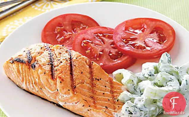 Gegrillter Lachs mit Gurken-Joghurt-Salat