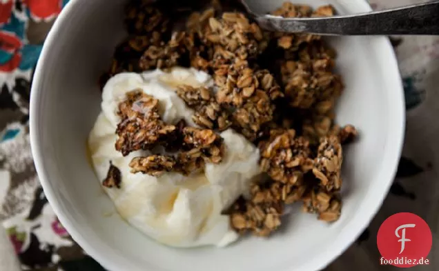 Geröstetes Bananen-Nuss-Müsli