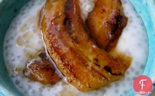 Kokos-Tapioka-Pudding Mit Kardamom Und Karamellisierten Bananen