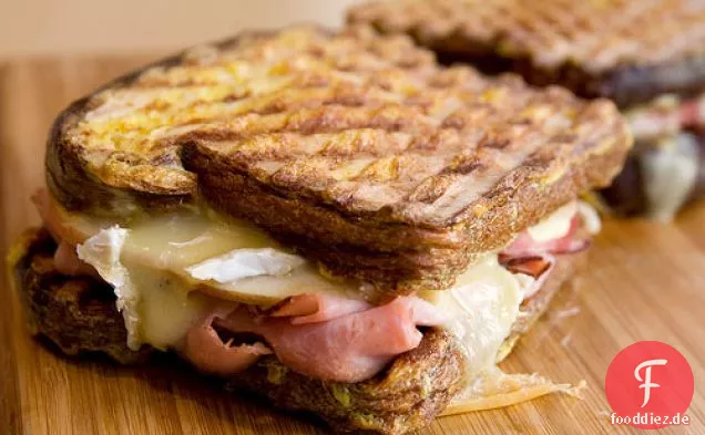 Kochen Sie das Buch: Schinken, Brie und Apfel French Toast Panini