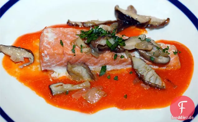 Lachs mit Pilzen und Paprika-Sauce