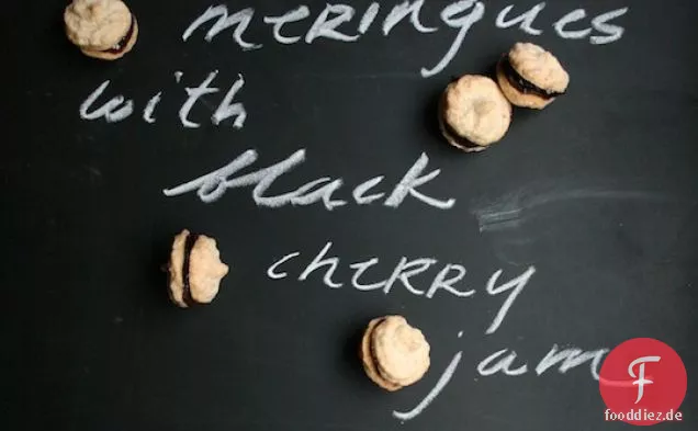 Cashew-Baiser & schwarze Kirschmarmelade