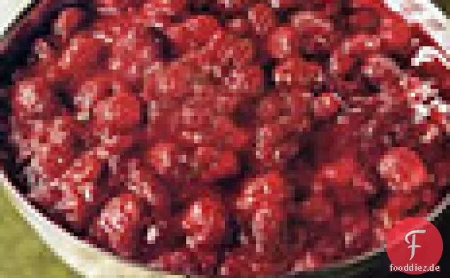 Cranberry-Sauce Mit Getrockneten Kirschen Und Nelken