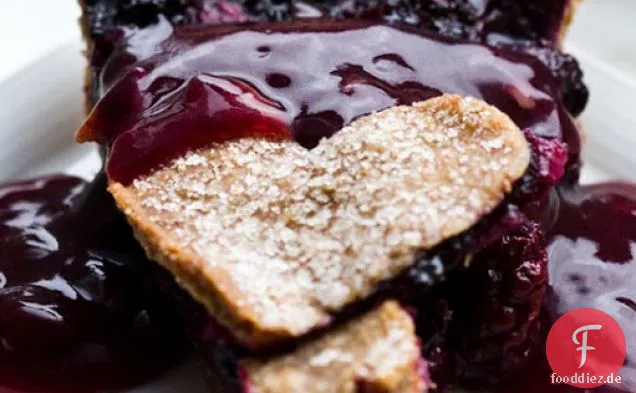 Schwarze und Heidelbeer-Herz-Torte