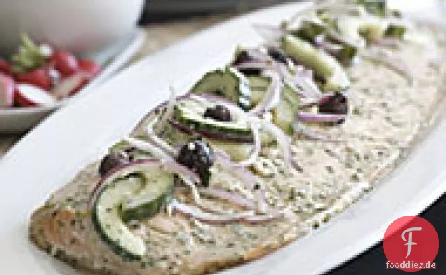 Kräuter-Buttermilch-marinierter Lachs mit Gurkensalat