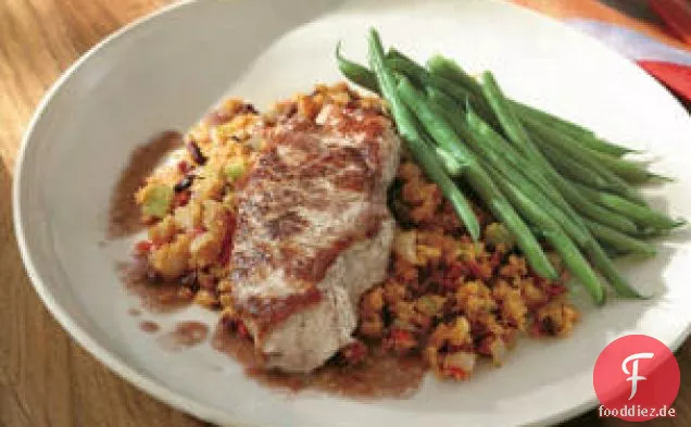 Spanische Schweinekoteletts mit Linguica-Maisfüllung und Weinsauce