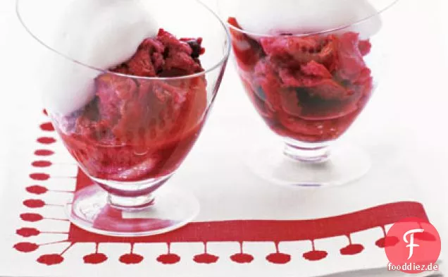 Sommerbeere und Pflaumenpudding