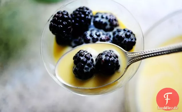 Brombeeren mit süßer Sahne