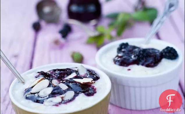 Milchreis mit Brombeersauce
