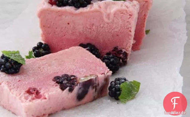 Victoria Pflaume und Brombeere gefrorene Eisscheiben
