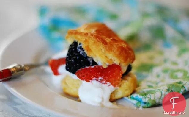 Erdbeere-Brombeere Shortcakes