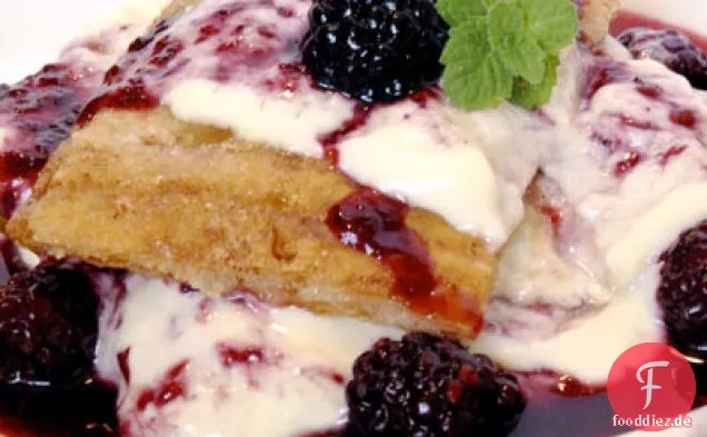 Phyllo Napoleons mit Brombeersauce und Vanillecreme