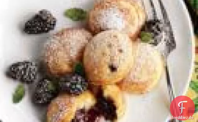 Blackberry Marmelade gefüllte Pfannkuchen