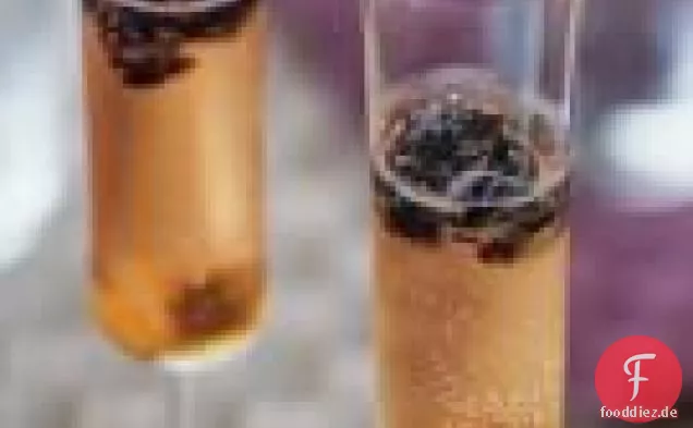 Blackberry-Champagner-Cocktail