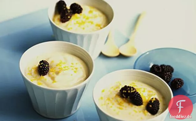 Zitronencreme mit Brombeeren