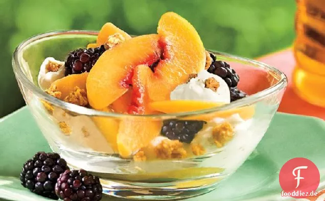 Pfirsich-Brombeere-Joghurt Obst Tassen