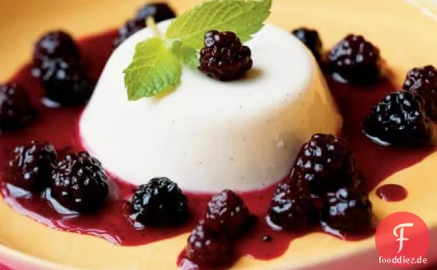 Sauerrahm Panna Cotta mit Brombeer-Zinfandel-Kompott