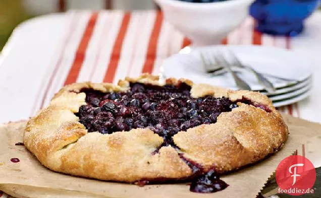 Blaubeer-Brombeer-Galette mit Maismehlkruste