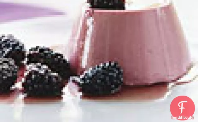 Blackberry Buttermilch Panna Cottas mit Brombeerkompott