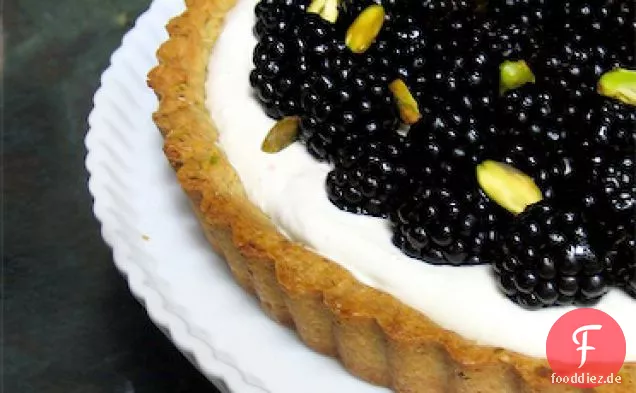 Brombeertarte mit Pistazienkruste
