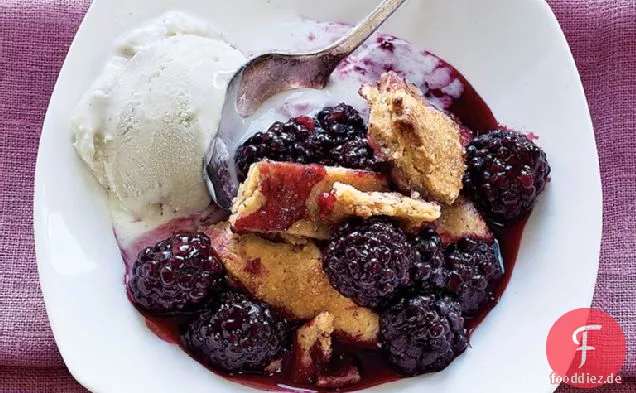Lattice-gekrönt Blackberry Cobbler