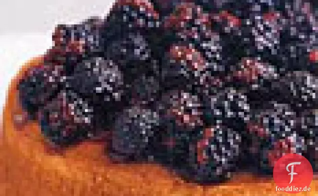Buttermilchkuchen mit Brombeeren und Beaumes-de-venise
