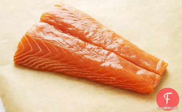 Knusprige Haut Lachs mit Rötlich Grünen