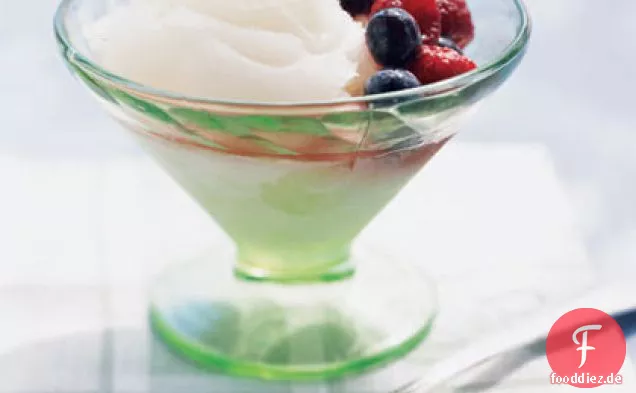 Spätlese Rieslingsorbet mit Beeren