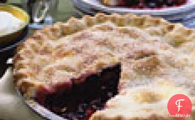 Drei-Beeren-Torte mit Vanillecreme