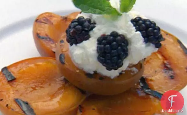 19. Loch Nektarinen mit Zitronencreme