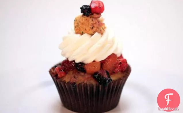 Pfirsich-Beeren Shortcake Cupcakes