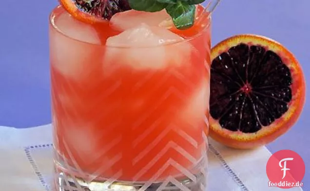 Blutige Bourbon Cocktail (Blood Orange & Bourbon)