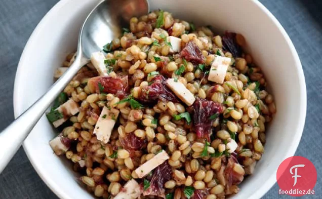Weizenbeersalat mit Blutorangen, Feta und roter Zwiebel Vinai