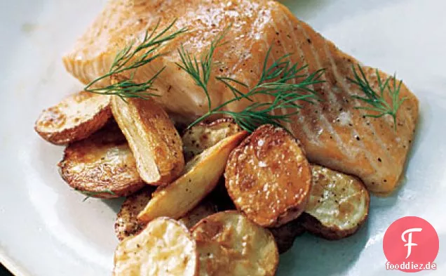 Gebratener Lachs und Kartoffeln mit Dill
