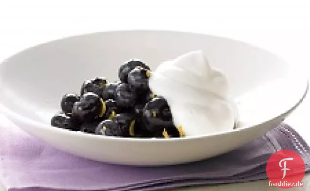 Blaubeeren mit Ahorn Schlagsahne