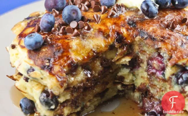 Chocolate Chip Blueberry Buttermilch Pfannkuchen