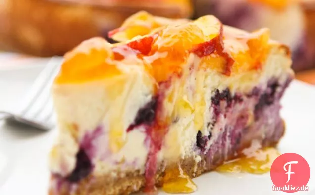 Pfirsich-gekrönt Blaubeer-Käsekuchen