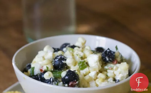 Würzige Blaubeer-, Mais- und Feta-Salsa