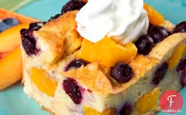 Pfirsich-Heidelbeer-Brotpudding