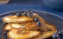 Ricotta-Pfannkuchen mit Blaubeeren