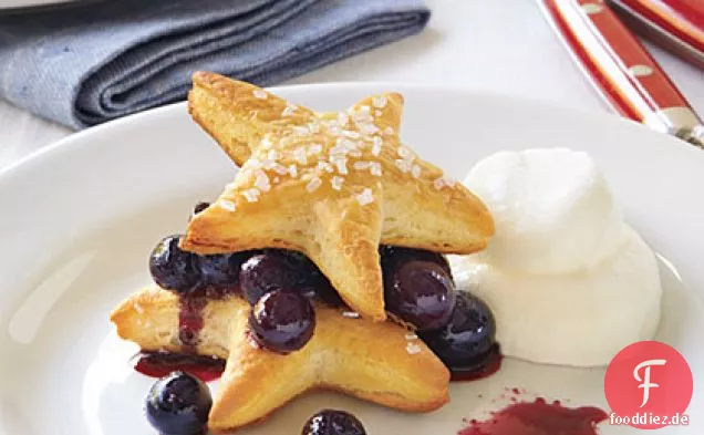 Blueberry Cobbler mit gezuckerten Star Shortcakes