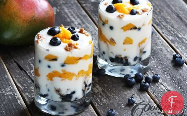 Blaubeer-Mango-Parfait